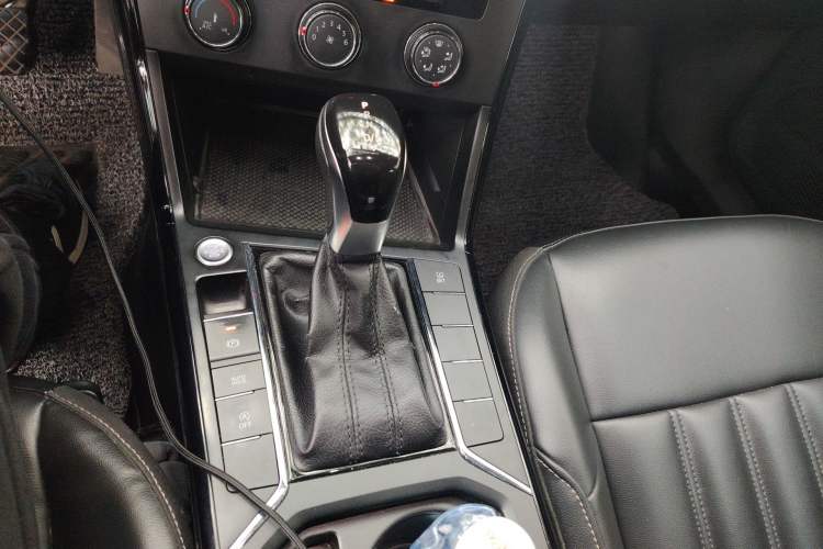 Used Volkswagen Passat 2021 280TSI Business Edition Gear Lever