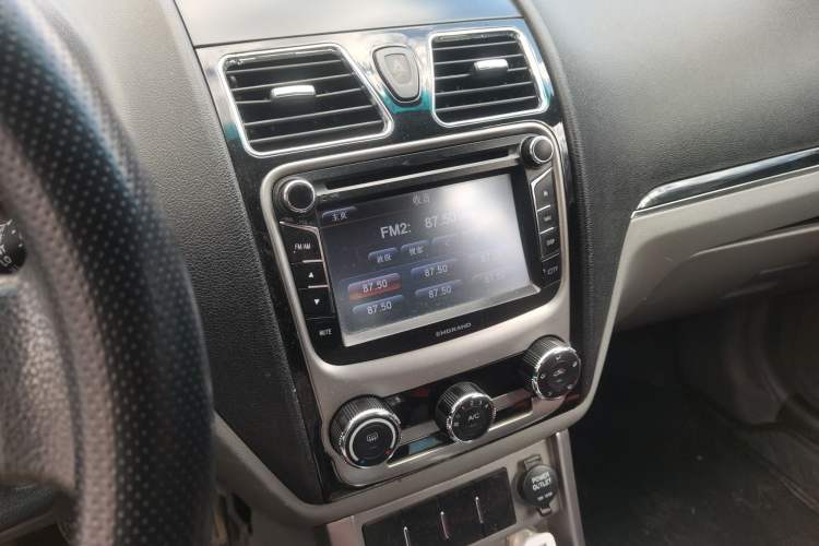 Used Geely Auto Classic Emgrand 2012 Sedan 1.5L Manual Chao Yue Model Audio And AC Panel