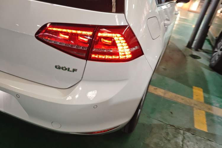 Used Volkswagen Golf 2016 1.6L Automatic Comfort Model Right Rear Taillight