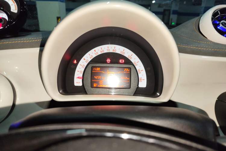 Used smart fortwo 2015 1.0L 52 kW hardtop Dynamic version
