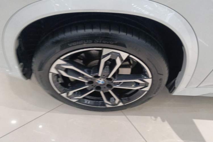 Used BMW X1 2023 sDrive25Li M Sport Package Left Front Wheel Hub