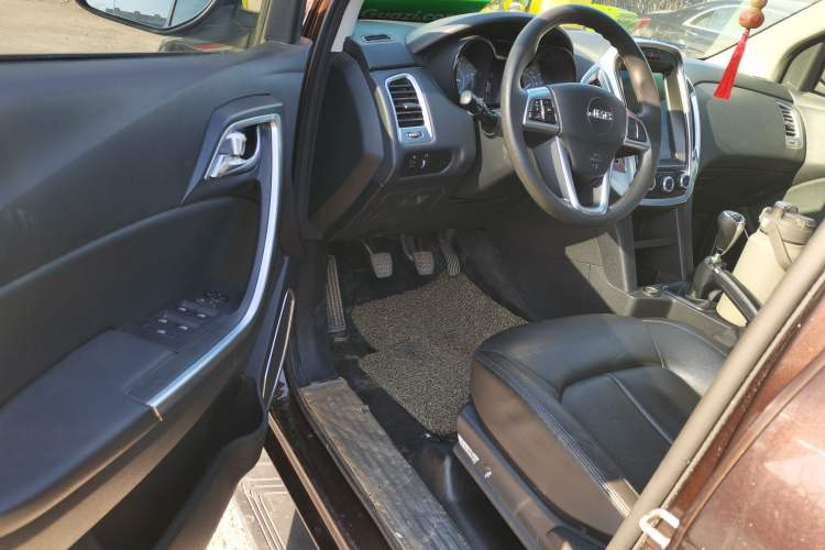 Used JMC Yuhu 3 2018 2.5T Diesel Two-Wheel Drive Advanced Version with Long Wheelbase
