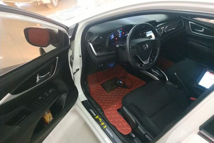 Used Honda Crider 2015 1.8L automatic luxury edition Driver Seat