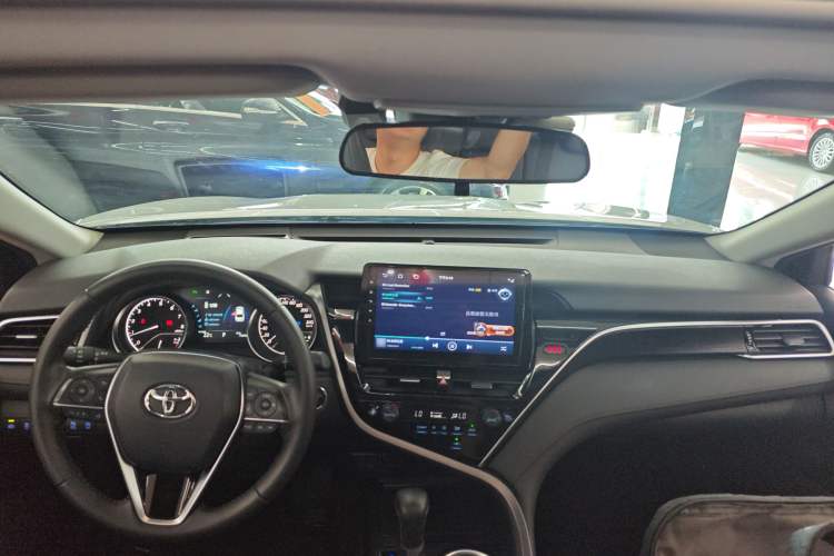 Used Toyota Camry 2021 2.0G Luxury Edition Center Console