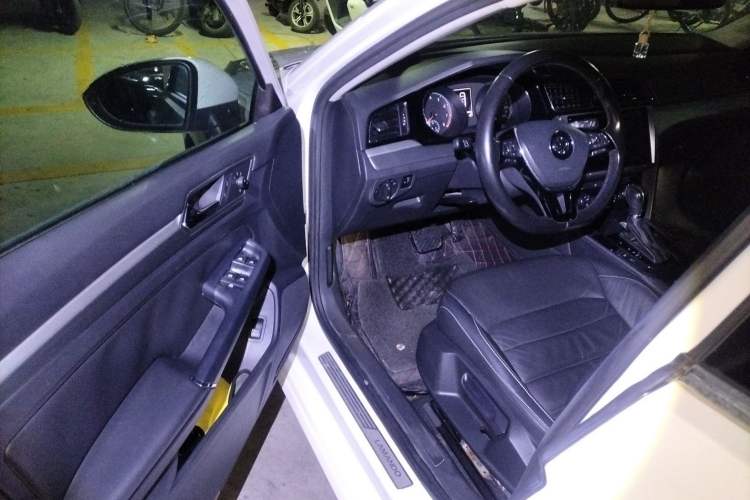 Used Volkswagen Lamando 2015 280TSI DSG Comfort Edition Driver Seat