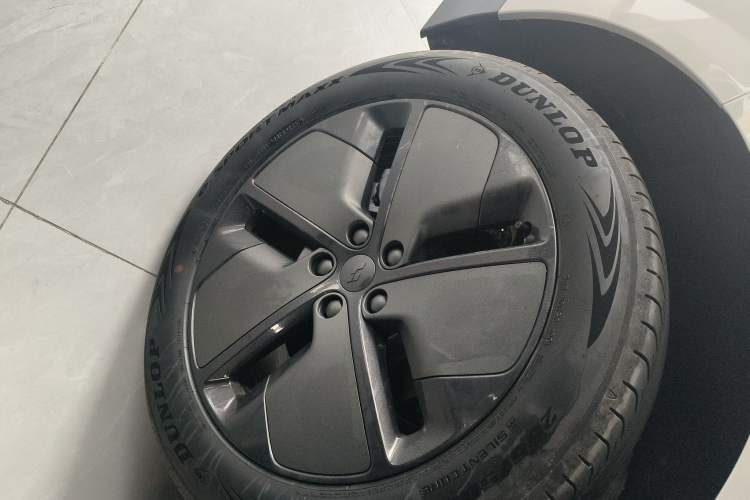 Used Li Auto i6 2025 Model Two-Wheel-Drive Standard Type Right Rear Wheel Hub