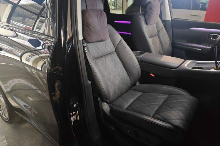 Used Leapmotor C16 2026 Pure Electric 630 LiDAR Zhizun Edition 5 Seats Right Front Seat