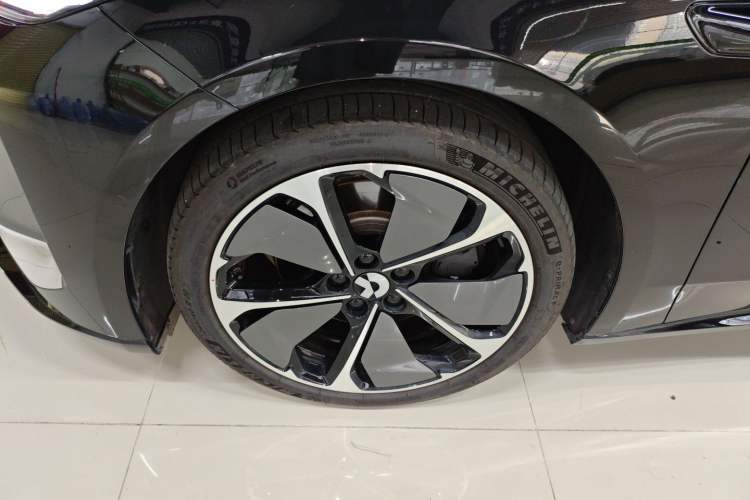 Used Nio ET5T 2025 75 kWh Touring Left Front Wheel Hub