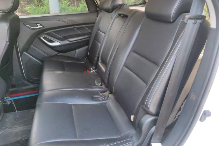 Used JMC Yusheng S350 2018 2.0T Automatic All-Wheel Drive Diesel Luxury Version with Sunroof 5 Seats
