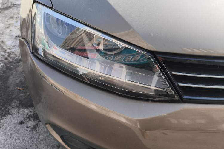 Used Volkswagen Sagitar 2012 1.6L Automatic Comfort Edition Right Front Headlight