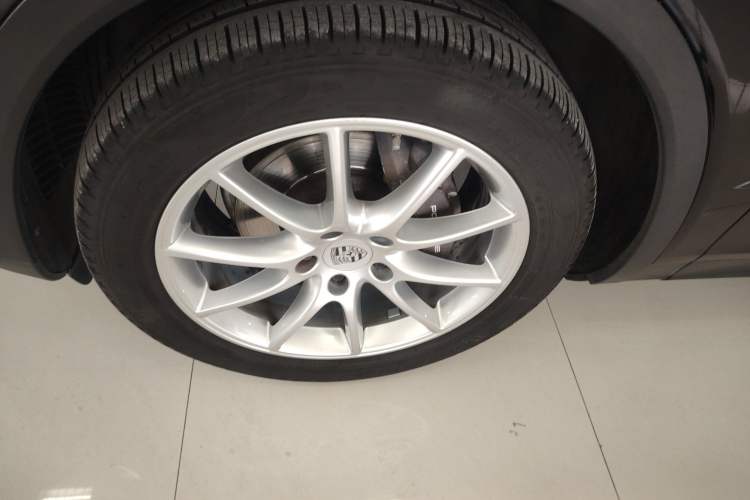 Used Porsche Cayenne 2018 Cayenne 3.0T Left Front Wheel Hub