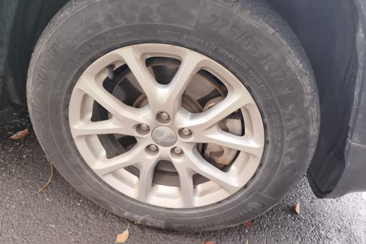 Used Jeep Cherokee 2016 2.4L Professional Smart Version Right Front Wheel Hub