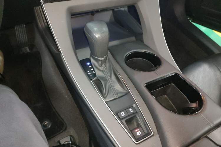 Used Toyota Avalon 2019 2.0L Ambition Edition China VI