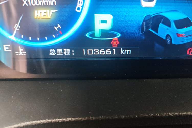 Used BYD Qin New Energy 2014 1.5T Flagship Model Odometer Close Up