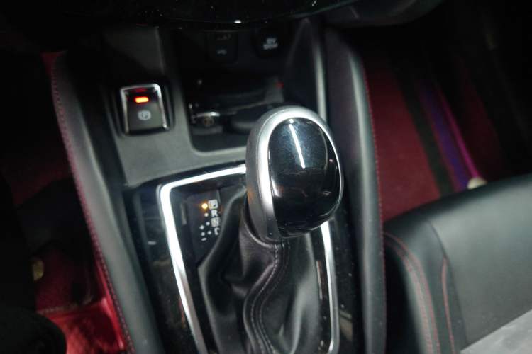 Used Nissan Qashqai 2023 Classic 2.0L CVT XV Comfort Edition Gear Lever