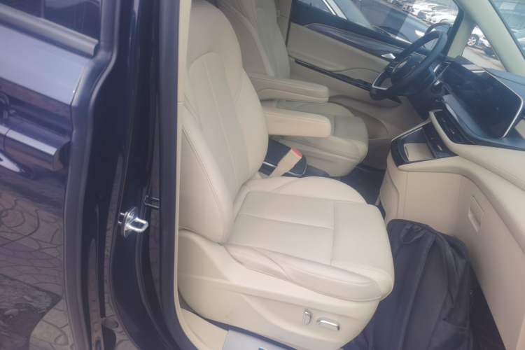 Used Buick GL8 New Energy 2025 Lu Shang Smart Enjoyment Edition 7-Seater
