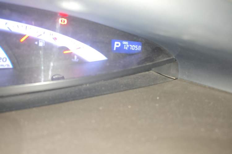 Used Toyota Previa 2012 2.4L 7-Seater Luxury Edition Odometer Close Up