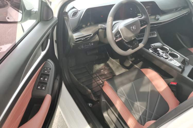 Used CHANGAN Eado 2023 Changan Edition PLUS Blue Whale NE 1.4T GDI DCT Prestige Version