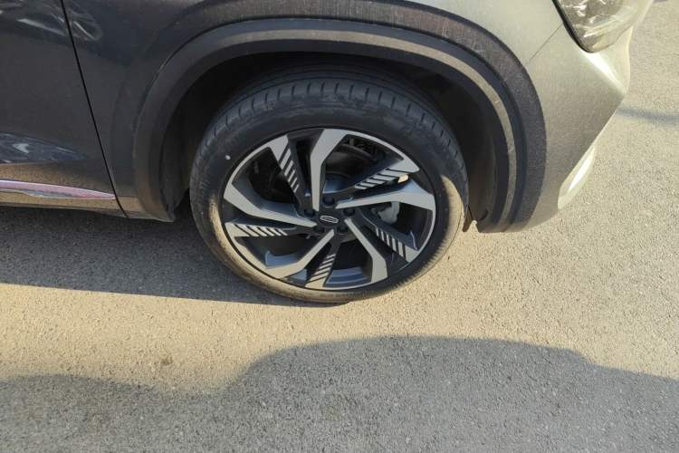 Used Geely Auto Monjaro L 2023 2.0TD High-Power Automatic Two-Wheel Drive Flagship Version Right Front Wheel Hub