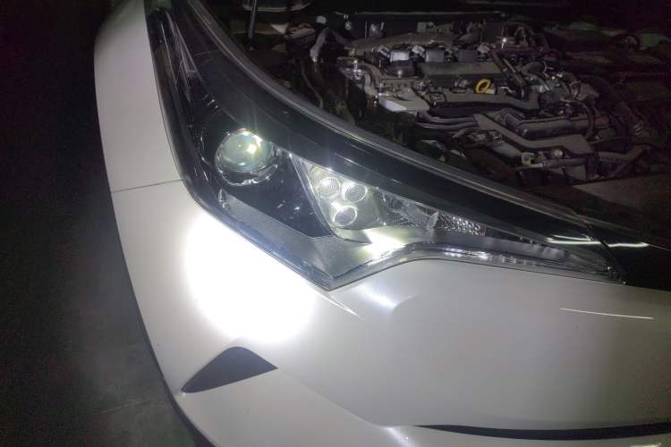 Used Toyota IZOA 2020 2.0L Enjoy Edition Right Front Headlight