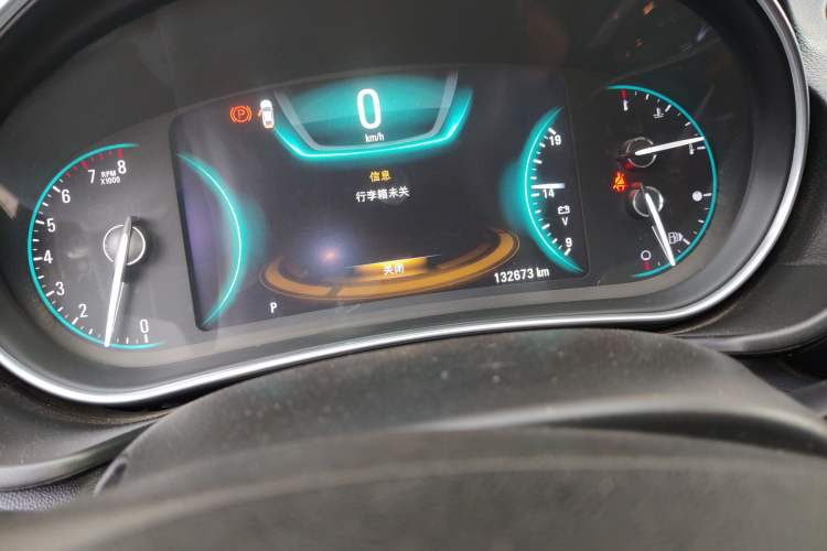 Used Buick Regal 2015 1.6T Elite Tech Model Odometer Close Up