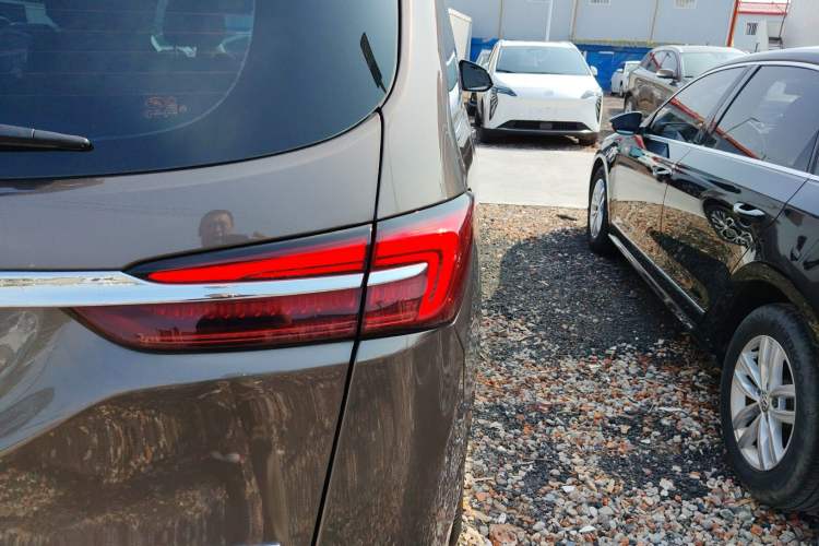 Used Buick GL8 2023 Land Executive Class Comfort Model