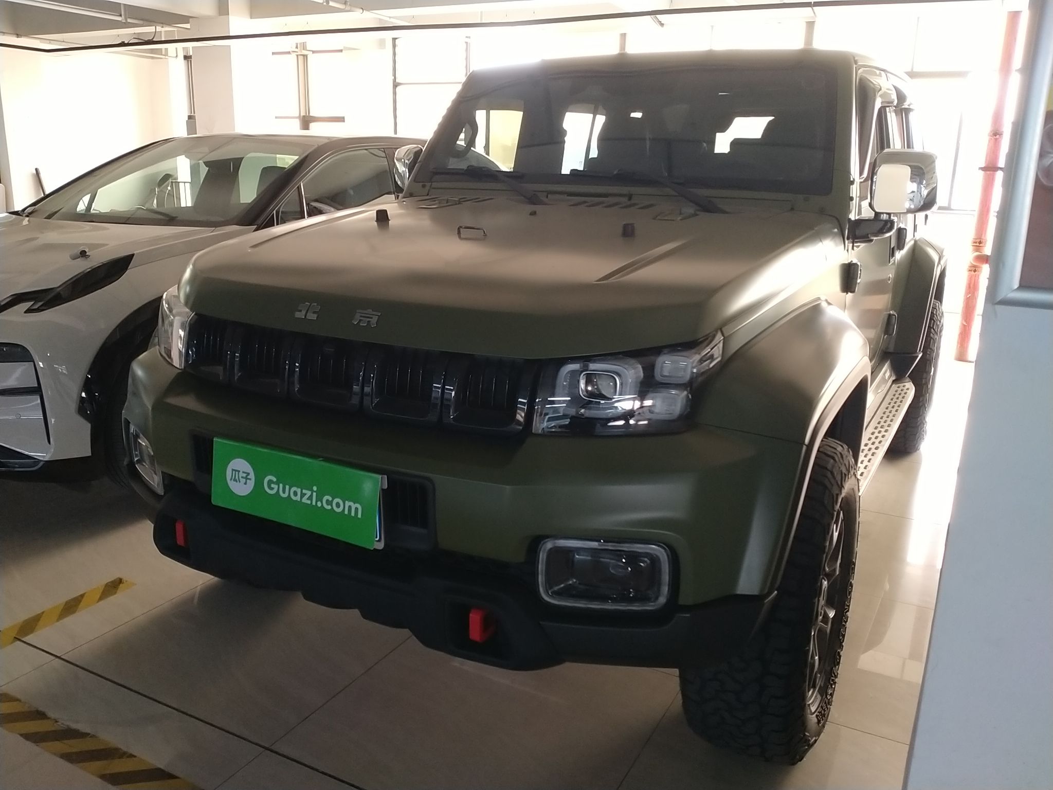 تحت مقدمة السيارة