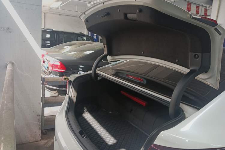 Used Hyundai Sonata Plug-in Hybrid 2018 2.0 PHS Smart Connect Version China VI Standard Trunk