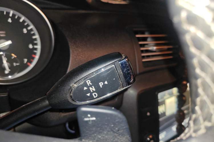 Used Mercedes-Benz R-Class 2017 R 320 4MATIC Business Edition Prestige Model
