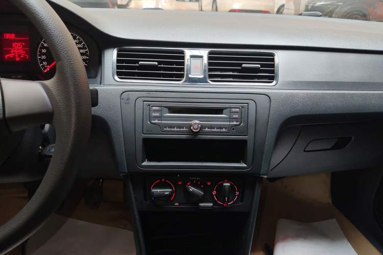 Used Volkswagen Santana 2015 1.4L Manual Fashion Edition