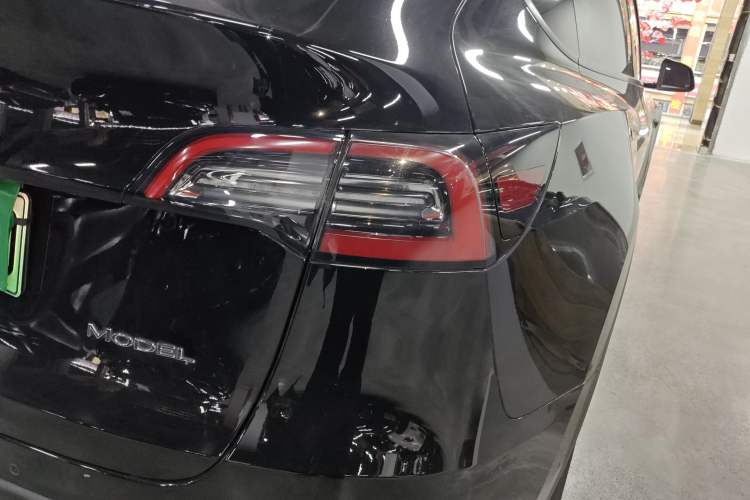 Used Tesla Model Y 2022 Long-Range All-Wheel-Drive Version
