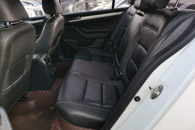 Used Volkswagen Sagitar 2016 230TSI 25th Anniversary Edition
