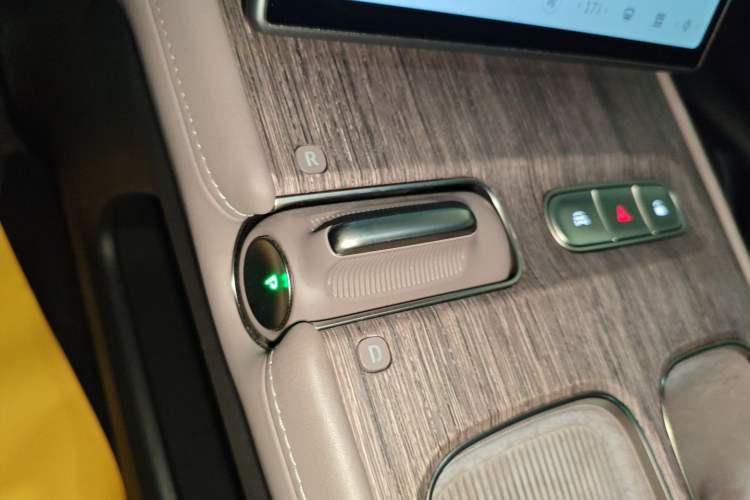 Used Nio ES7 2022 75 kWh Gear Lever