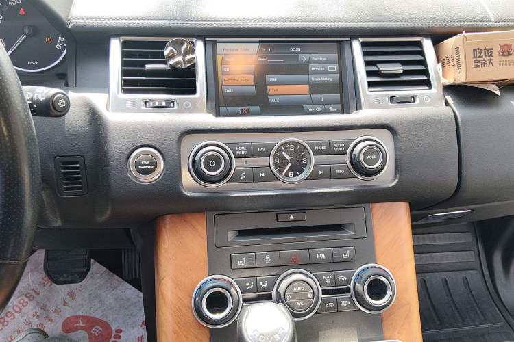 Used Land Rover Range Sport 2010 5.0 NA V8 HSE Audio And AC Panel