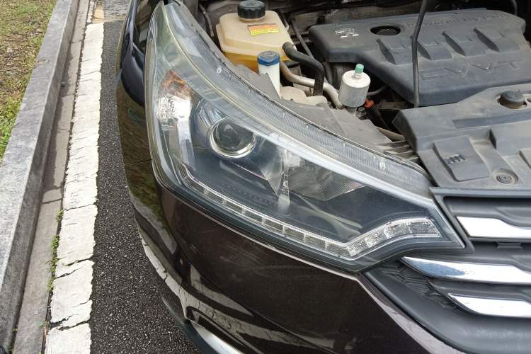 Used Dongfeng Aeolus AX7 2015 2.0L Automatic Zhiyi Trim