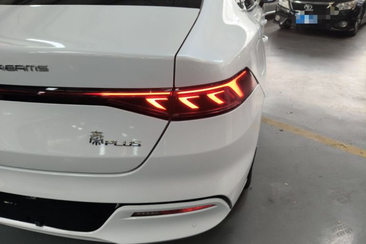 Used BYD Qin PLUS 2021 EV 400KM Luxury Model Right Rear Taillight