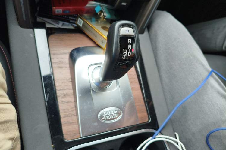 Used Land Rover Discovery Sport 2020 249 PS R-Dynamic Performance Tech Edition 7 Seats Gear Lever