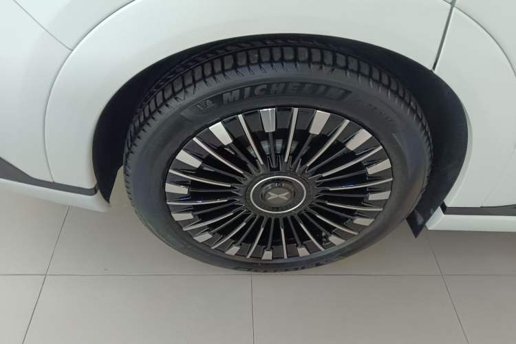 Used XPeng X9 2025 740 Ultra-Long Range Max Right Rear Wheel Hub