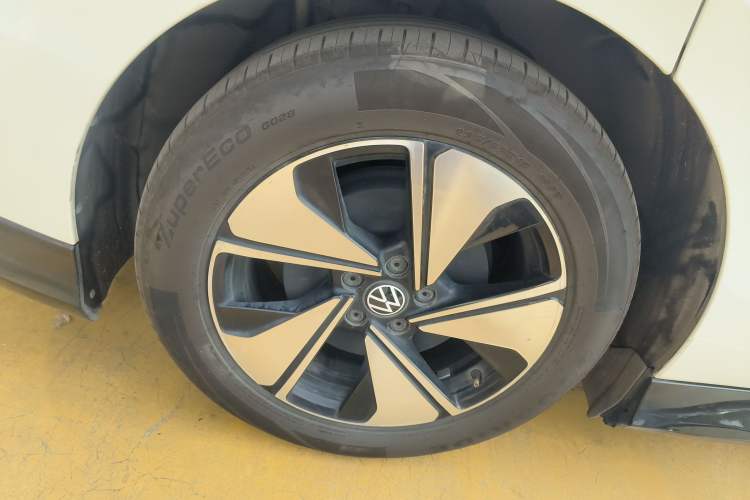 Used Volkswagen ID.7 VIZZION 2024 AIR model Right Rear Wheel Hub