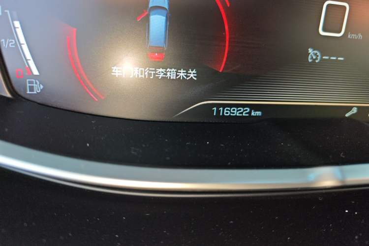 Used Peugeot 5008 2017 380THP 7-Seater Elite Edition Odometer Close Up