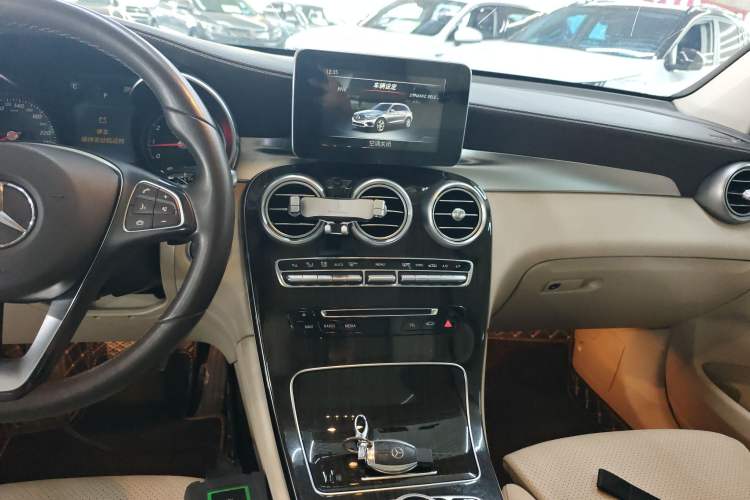 Used Mercedes-Benz GLC 2016 GLC 260 4MATIC Luxury Model