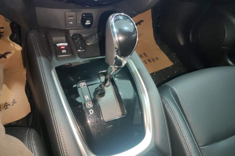 Used Nissan X-Trail 2023 Classic 2.0L Two-Wheel Drive Smart Connect & Comfort Edition Gear Lever