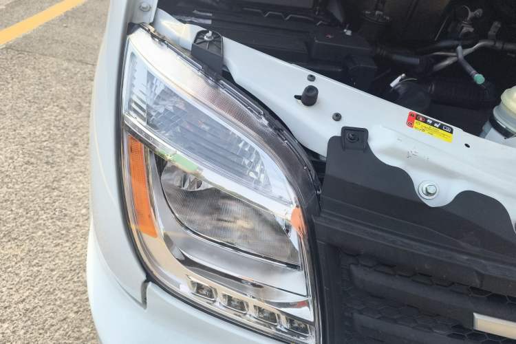 Used SAIC MAXUS Xintu V80 2023 2.0T Manual Classic Aoyuntong Long Wheelbase Mid-Height 6/7/8/9-Seater