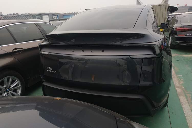 Used Tesla Model Y 2025 Rear-Wheel-Drive Version