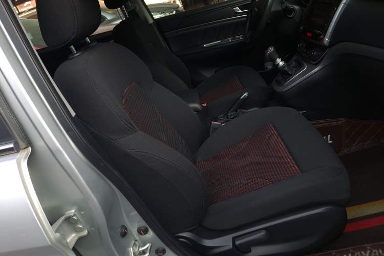 Used Haval M6 2019 1.5T Manual Two-Wheel Drive Urban Version China VI Standard
