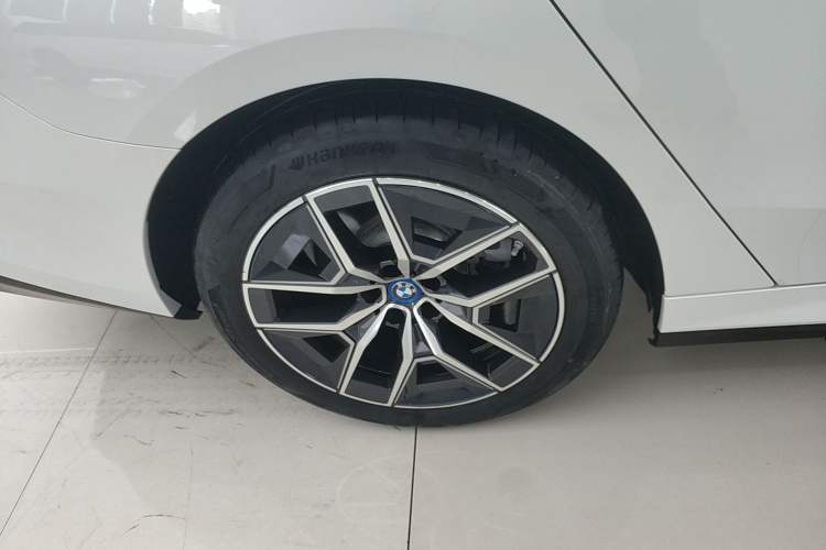 Used BMW i5 2025 eDrive 40L M Sport Package Exterior 5