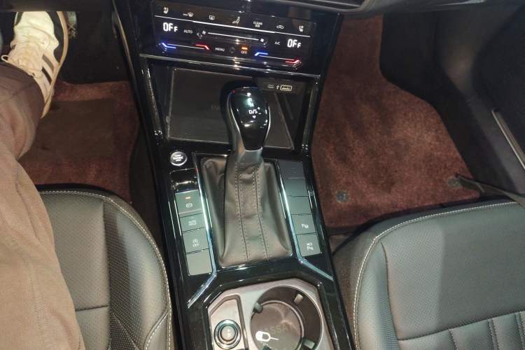 Used Volkswagen Passat 2025 Outstanding Model 380TSI Starry Dragon Glorious Edition
