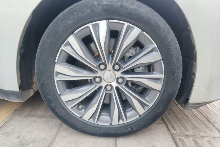 Used Hongqi E-QM5 2022 431 km Charge & Enjoy Edition Right Front Wheel Hub
