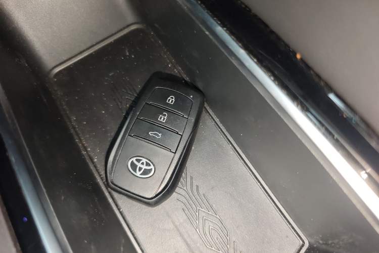 Used Toyota Camry 2024 Dual-Motor 2.0 HGVP Luxury Edition
