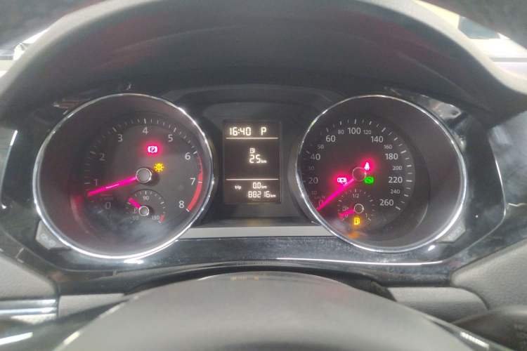 Used Volkswagen Sagitar 2017 230TSI Automatic Comfort Version
